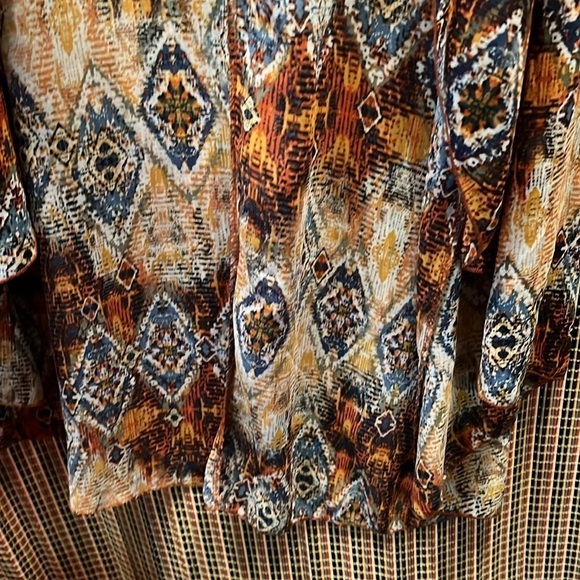 Cha cha vente Top, Size 3X, PTP 26”, Front L 33”, Back L 51”, Hi/Low Top - Picture 4 of 5